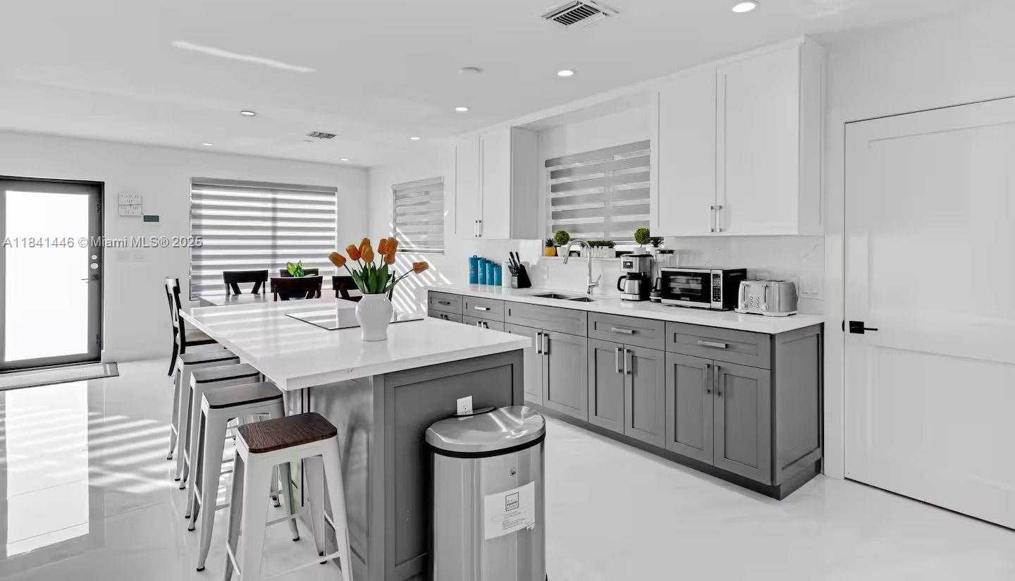 Small Image of 17835 NORTH EAST 6TH AVE, Miami Number 26