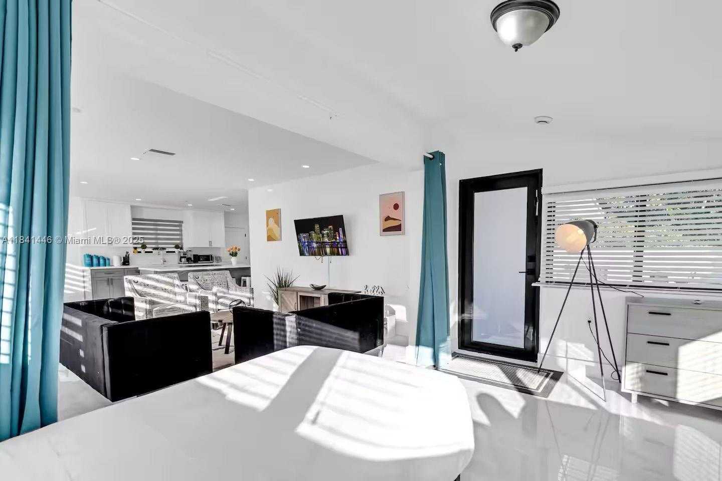 Small Image of 17835 NORTH EAST 6TH AVE, Miami Number 29