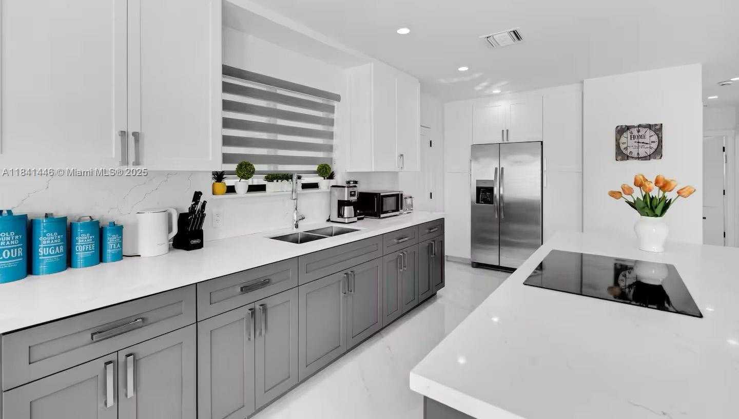 Small Image of 17835 NORTH EAST 6TH AVE, Miami Number 30