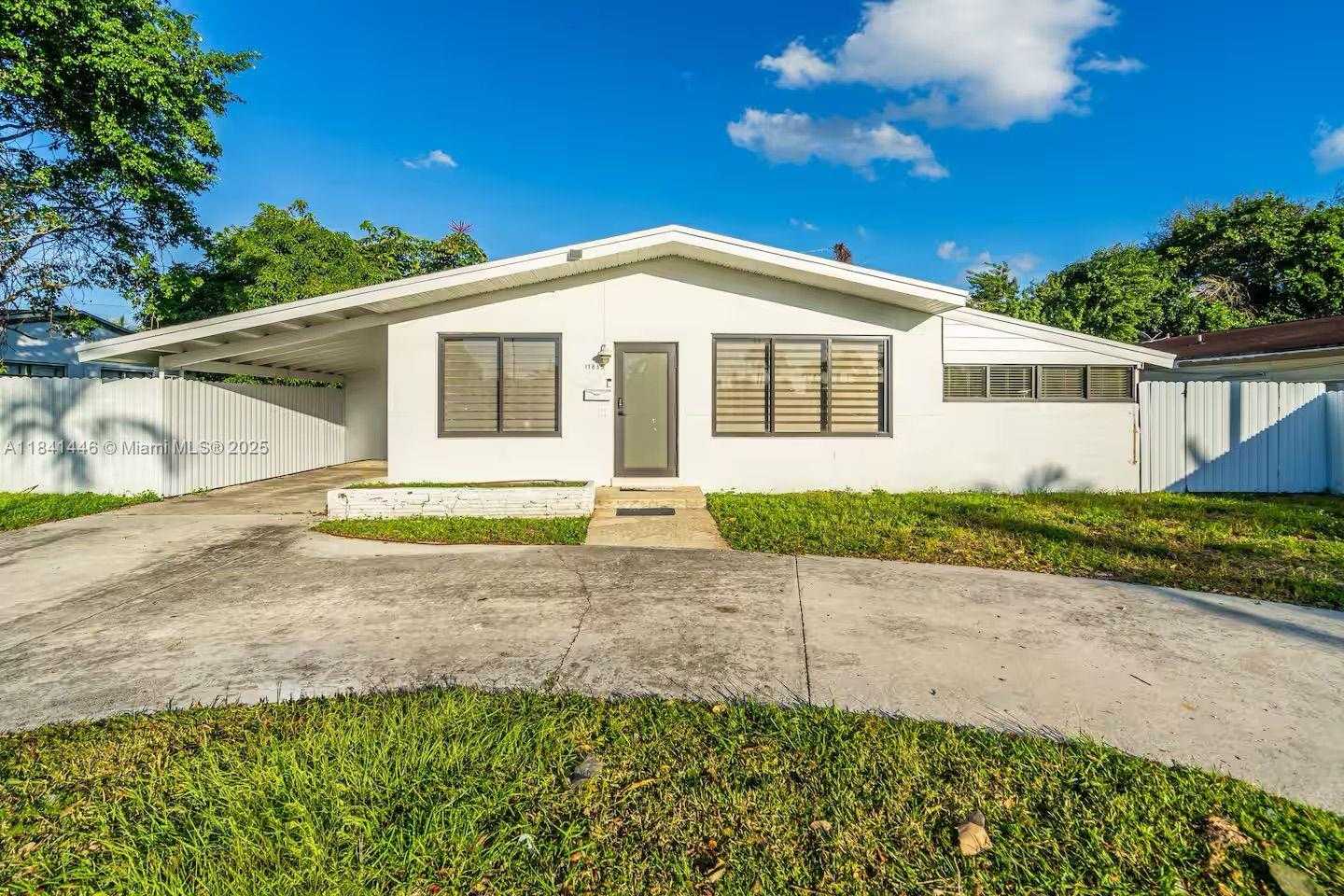 Small Image of 17835 NORTH EAST 6TH AVE, Miami Number 31
