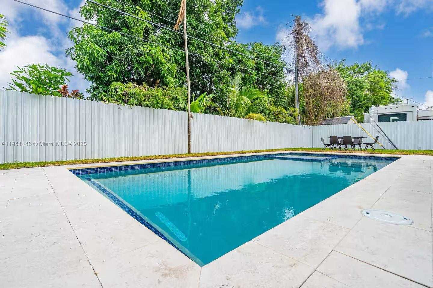 Small Image of 17835 NORTH EAST 6TH AVE, Miami Number 5