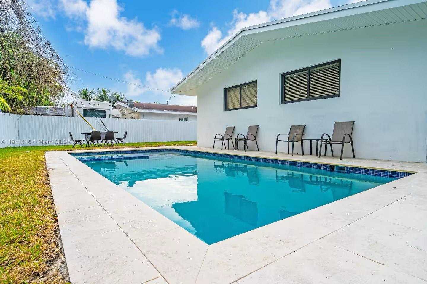 Small Image of 17835 NORTH EAST 6TH AVE, Miami Number 6