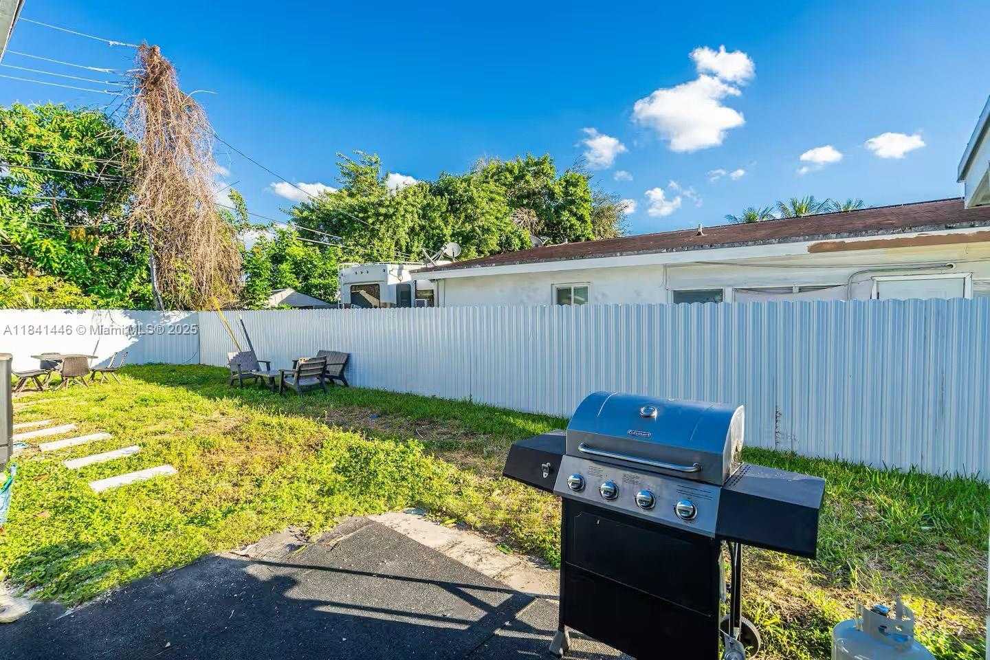 Small Image of 17835 NORTH EAST 6TH AVE, Miami Number 8