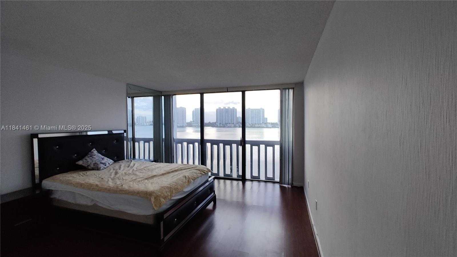 Small Image of 17900 NORTH BAY RD #PH3, Sunny Isles Beach Number 13