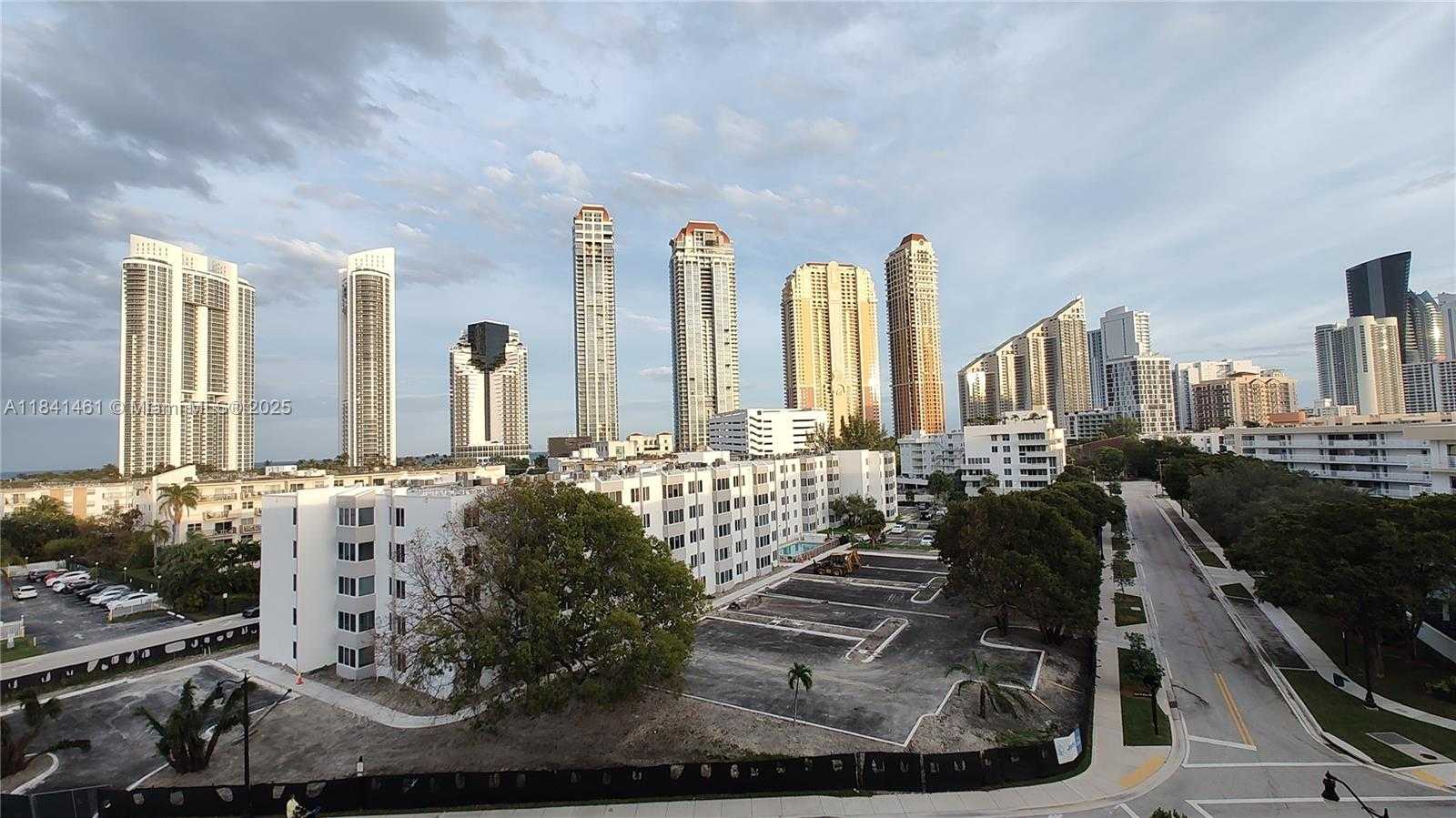 Small Image of 17900 NORTH BAY RD #PH3, Sunny Isles Beach Number 2