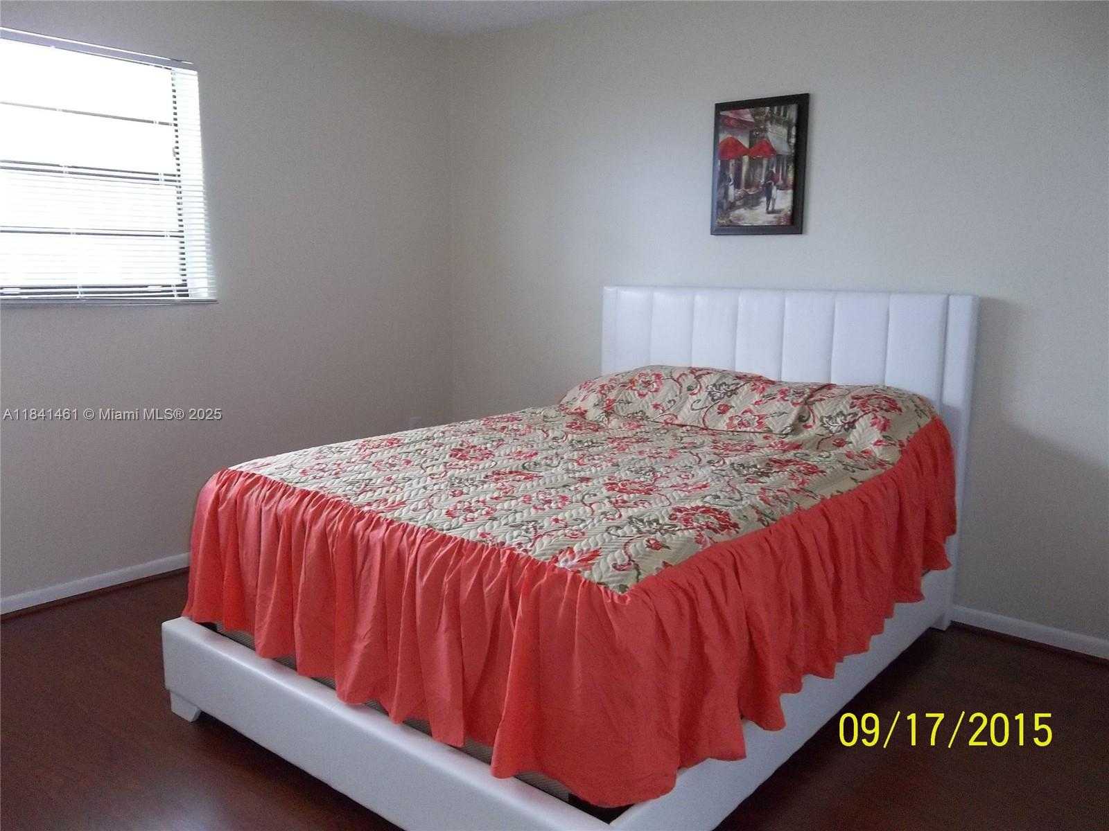 Small Image of 17900 NORTH BAY RD #PH3, Sunny Isles Beach Number 4