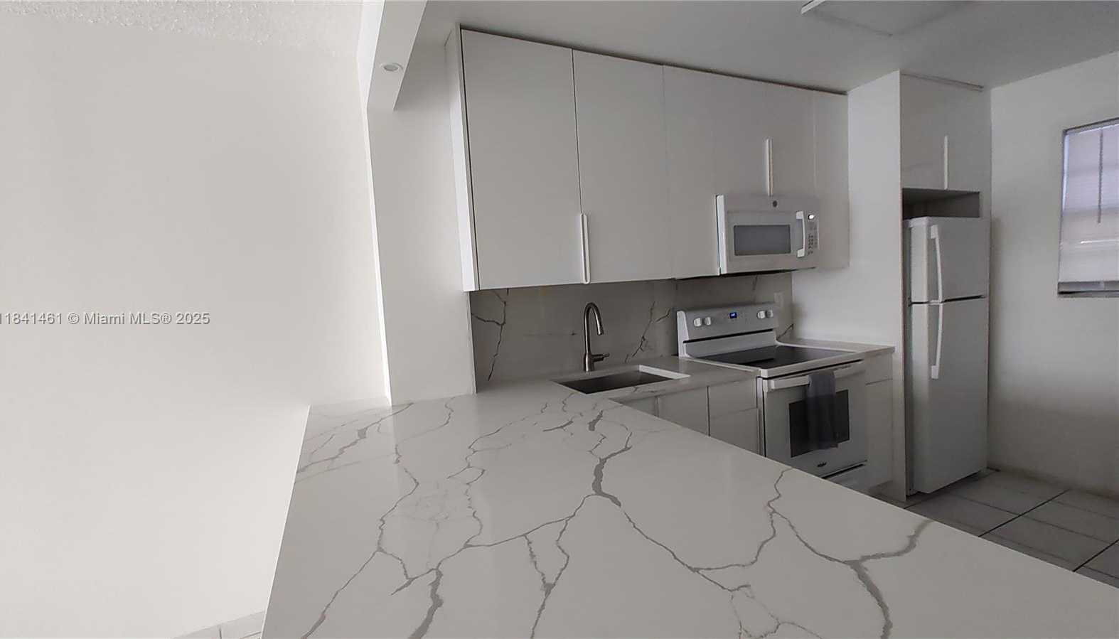 Small Image of 17900 NORTH BAY RD #PH3, Sunny Isles Beach Number 7