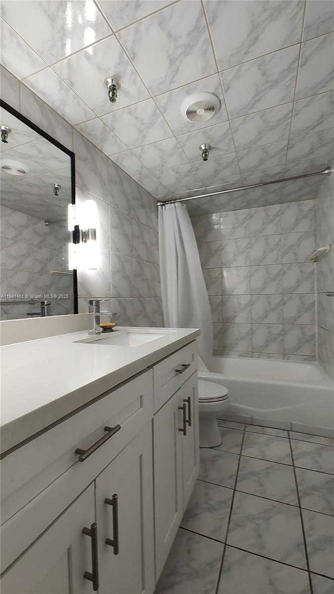 Small Image of 17900 NORTH BAY RD #PH3, Sunny Isles Beach Number 9