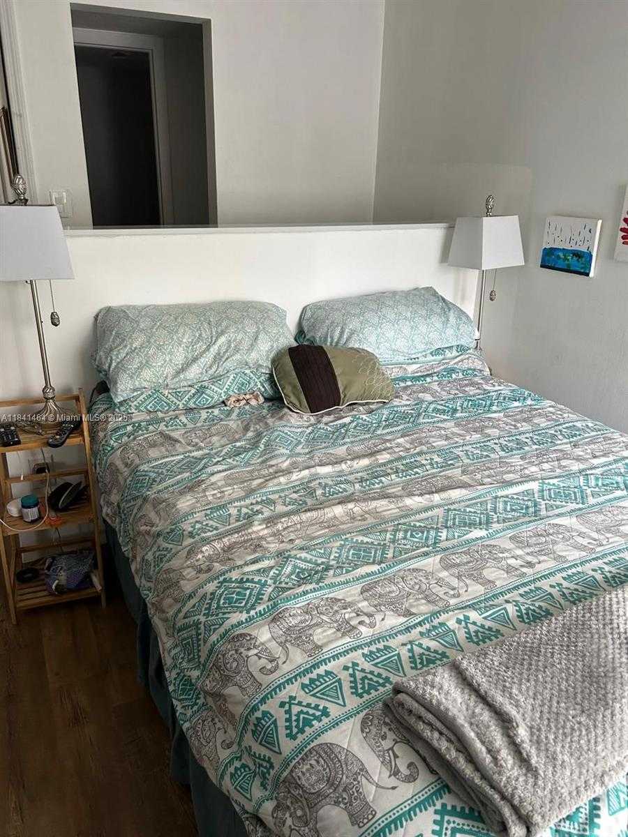 Small Image of 250 180TH DR #108, Sunny Isles Beach Number 12