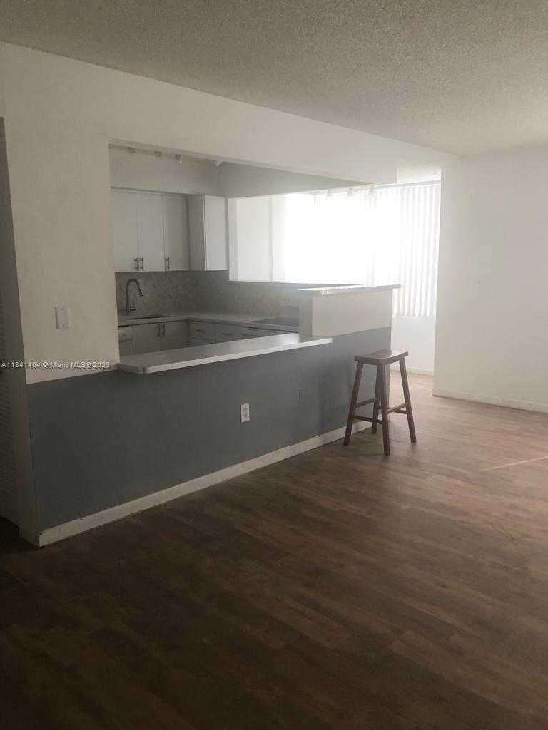 Small Image of 250 180TH DR #108, Sunny Isles Beach Number 13