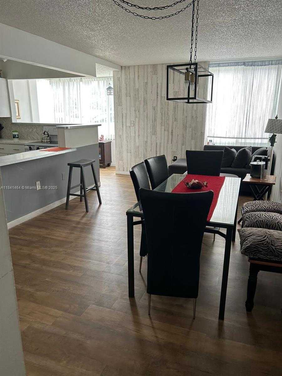 Small Image of 250 180TH DR #108, Sunny Isles Beach Number 2