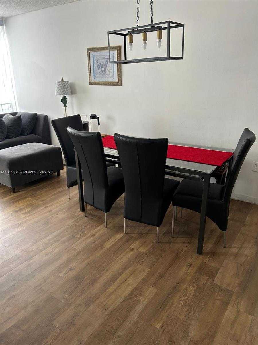 Small Image of 250 180TH DR #108, Sunny Isles Beach Number 3