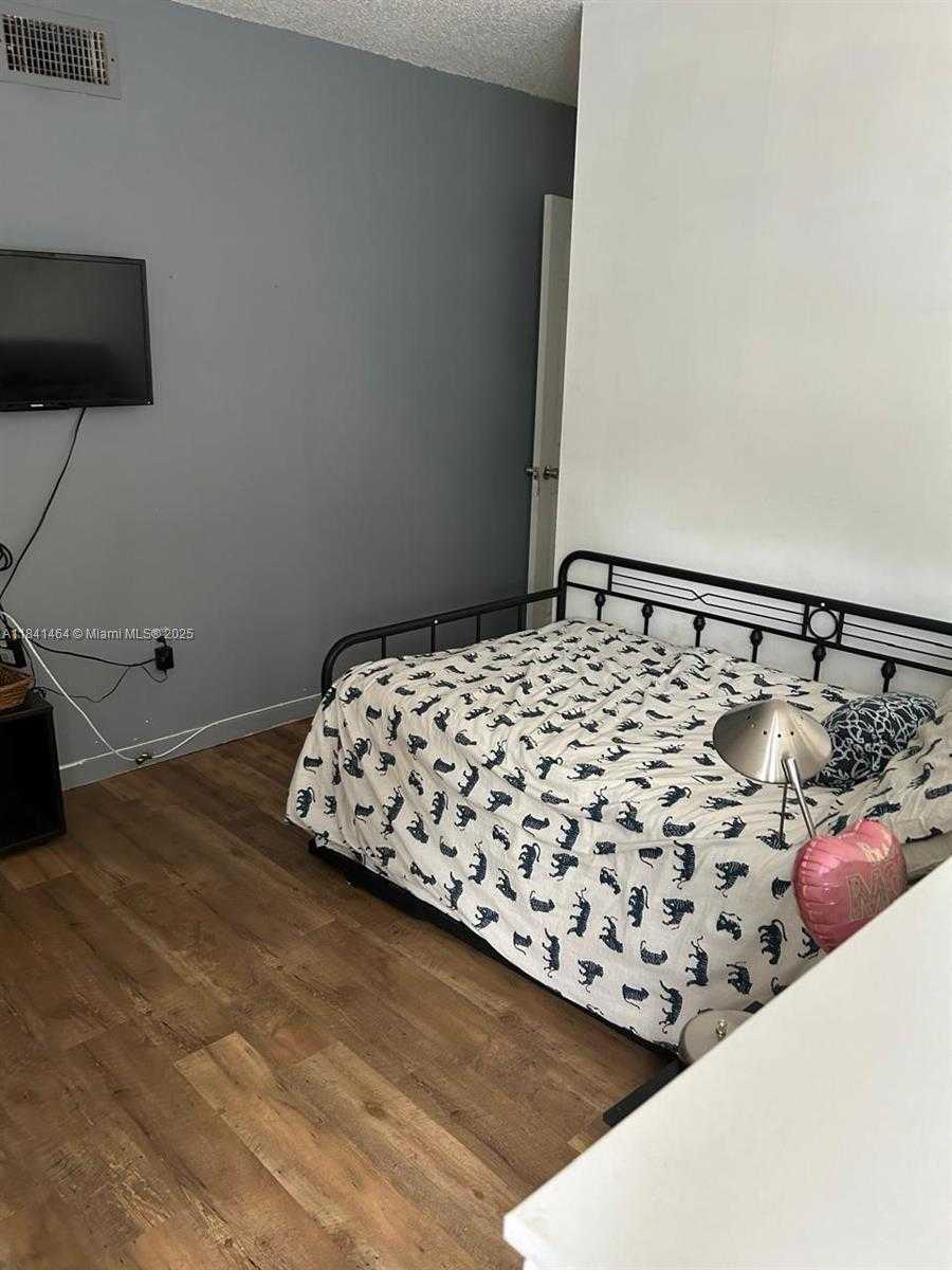 Small Image of 250 180TH DR #108, Sunny Isles Beach Number 6