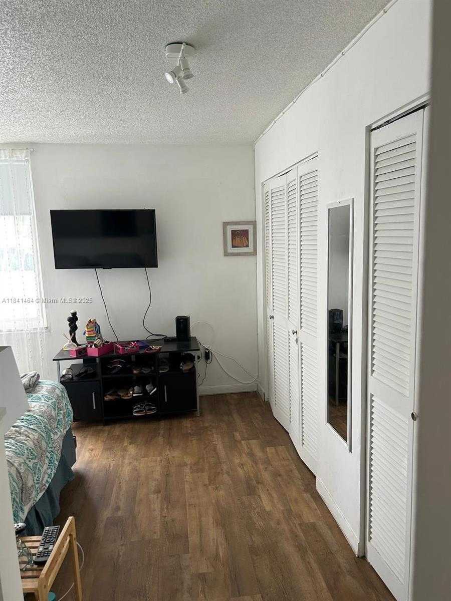 Small Image of 250 180TH DR #108, Sunny Isles Beach Number 9