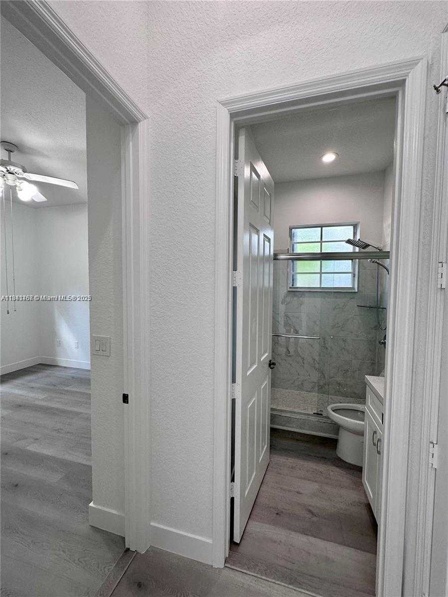 Small Image of 11123 NORTH WEST 71ST TER, Doral Number 11