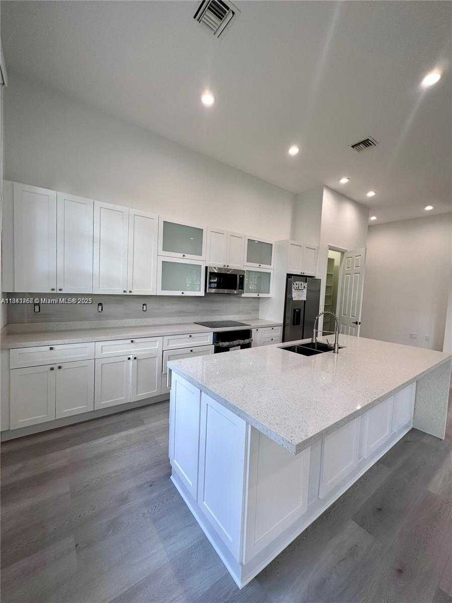 Small Image of 11123 NORTH WEST 71ST TER, Doral Number 2
