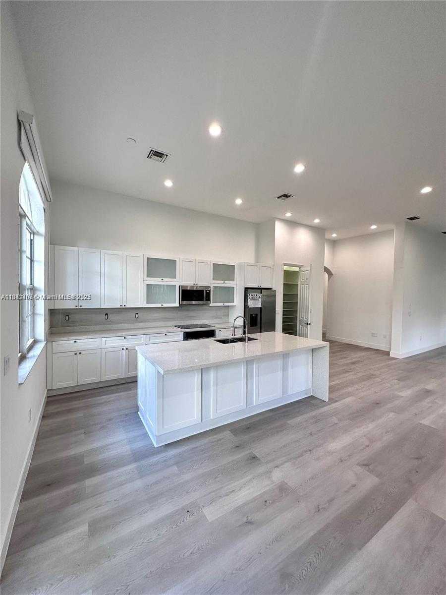 Small Image of 11123 NORTH WEST 71ST TER, Doral Number 3