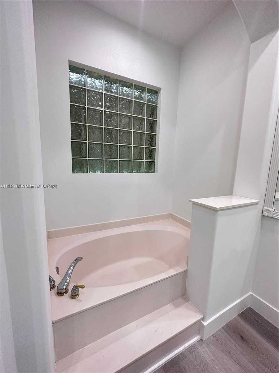 Small Image of 11123 NORTH WEST 71ST TER, Doral Number 31