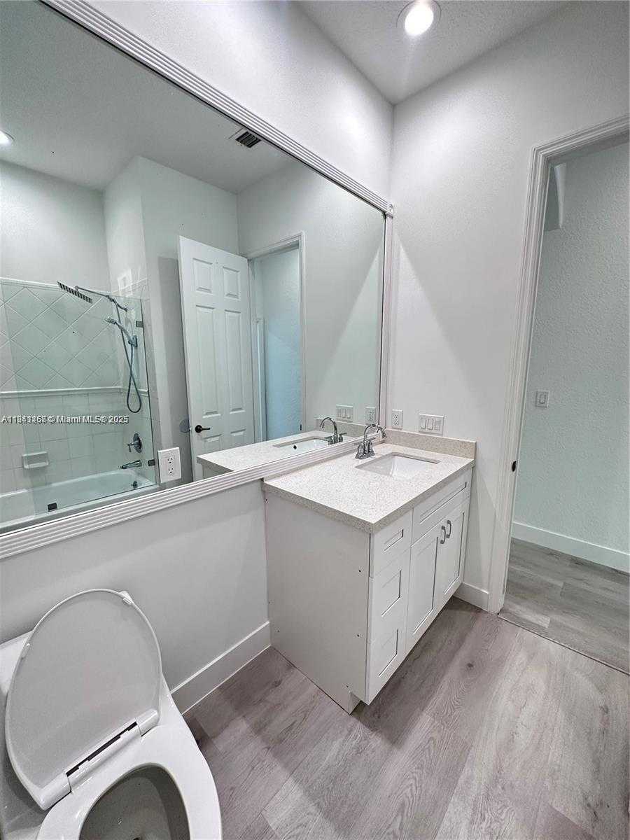 Small Image of 11123 NORTH WEST 71ST TER, Doral Number 33