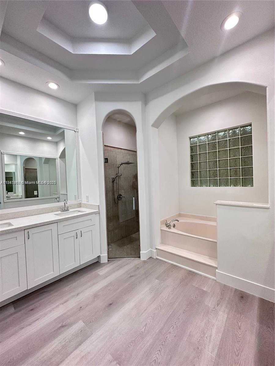 Small Image of 11123 NORTH WEST 71ST TER, Doral Number 35