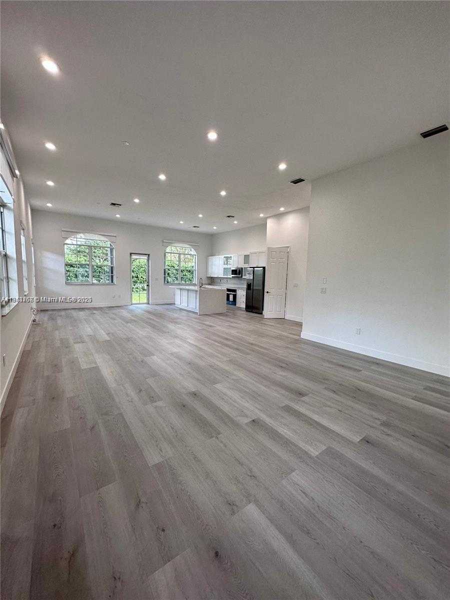 Small Image of 11123 NORTH WEST 71ST TER, Doral Number 43
