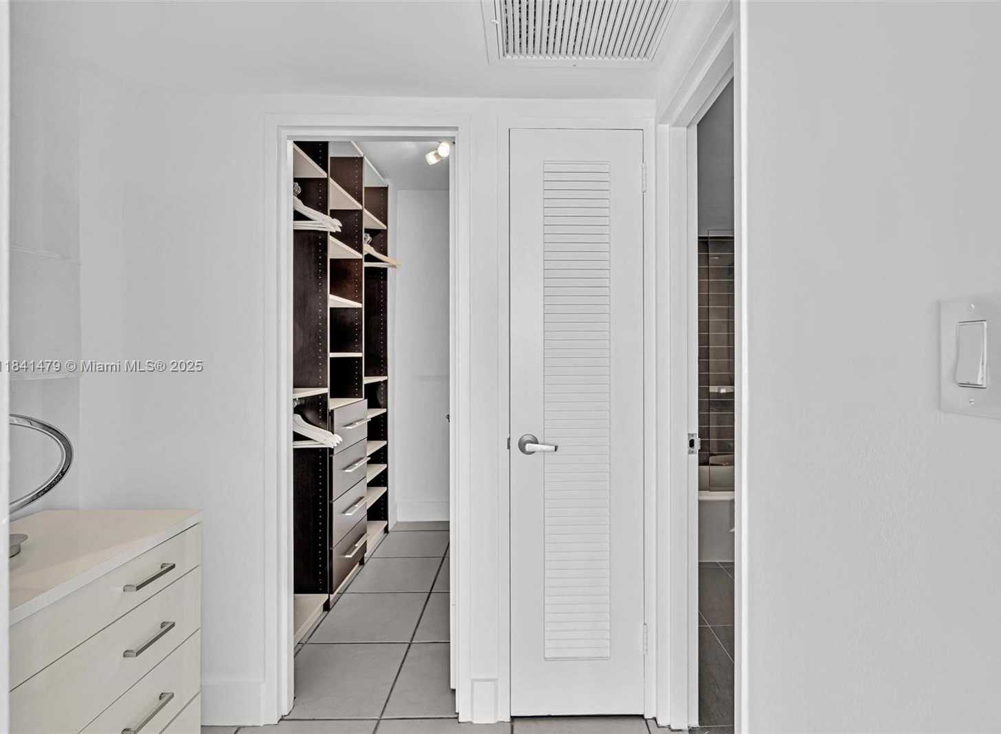 Small Image of 5161 COLLINS AVE #1017, Miami Beach Number 13