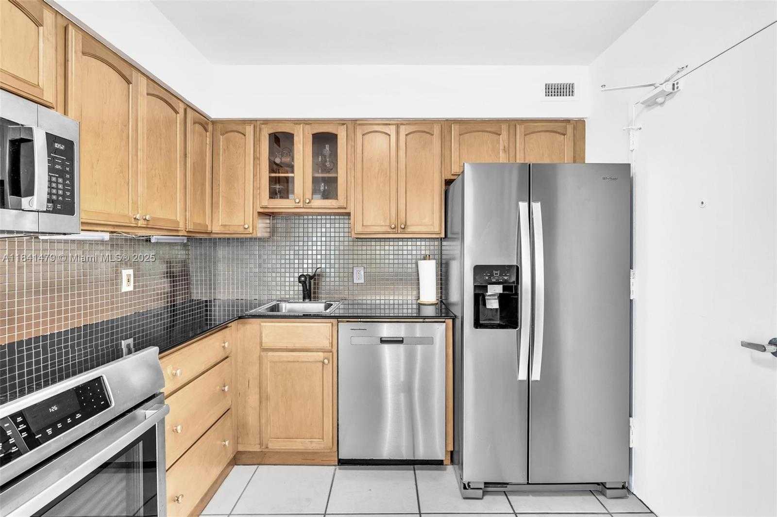 Small Image of 5161 COLLINS AVE #1017, Miami Beach Number 19