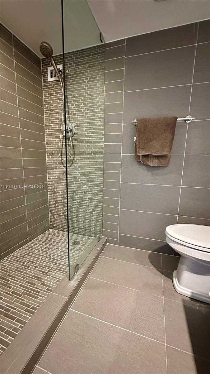 Small Image of 5161 COLLINS AVE #1017, Miami Beach Number 24