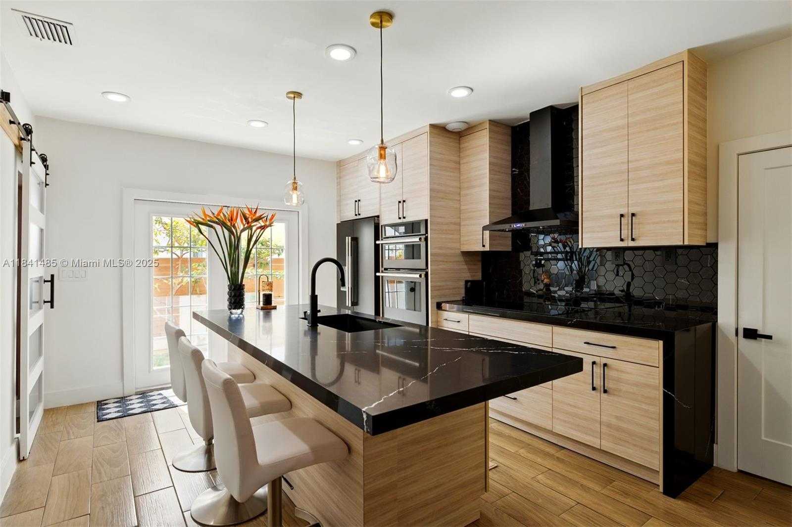 Small Image of 1363 BIARRITZ DR, Miami Beach Number 16