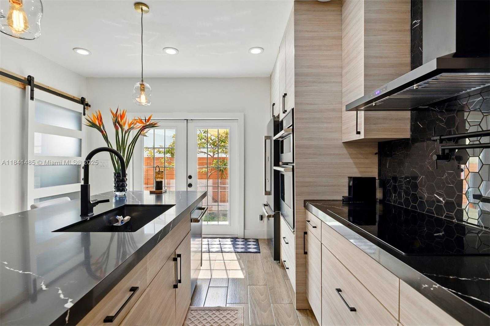 Small Image of 1363 BIARRITZ DR, Miami Beach Number 17