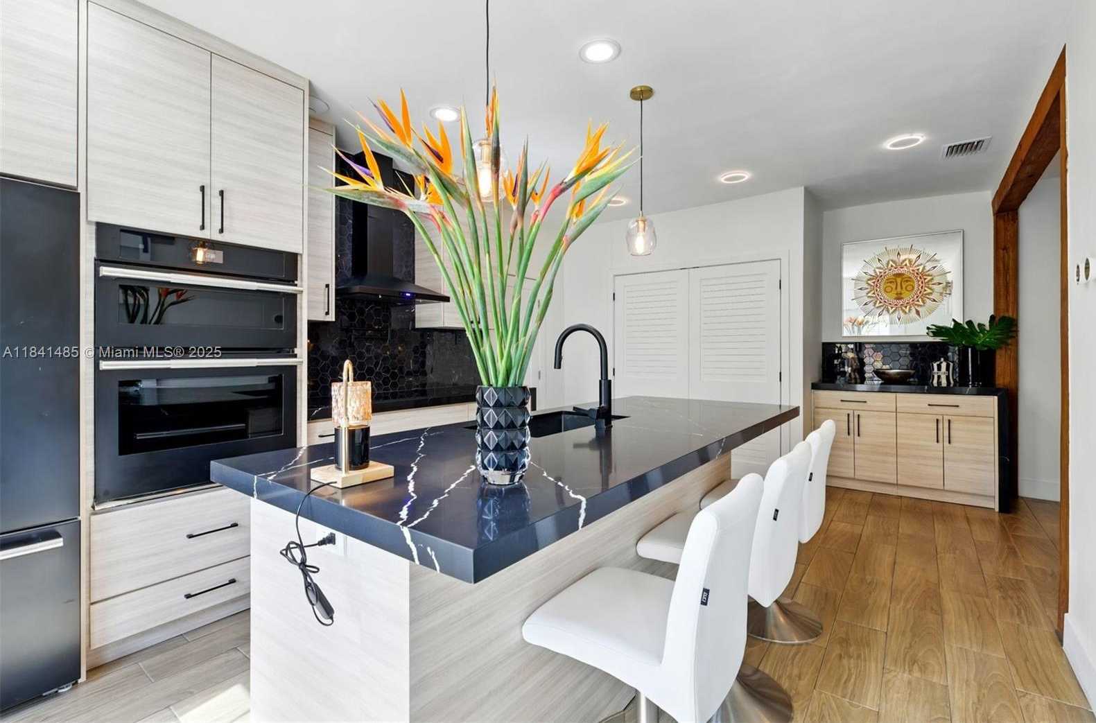 Small Image of 1363 BIARRITZ DR, Miami Beach Number 18