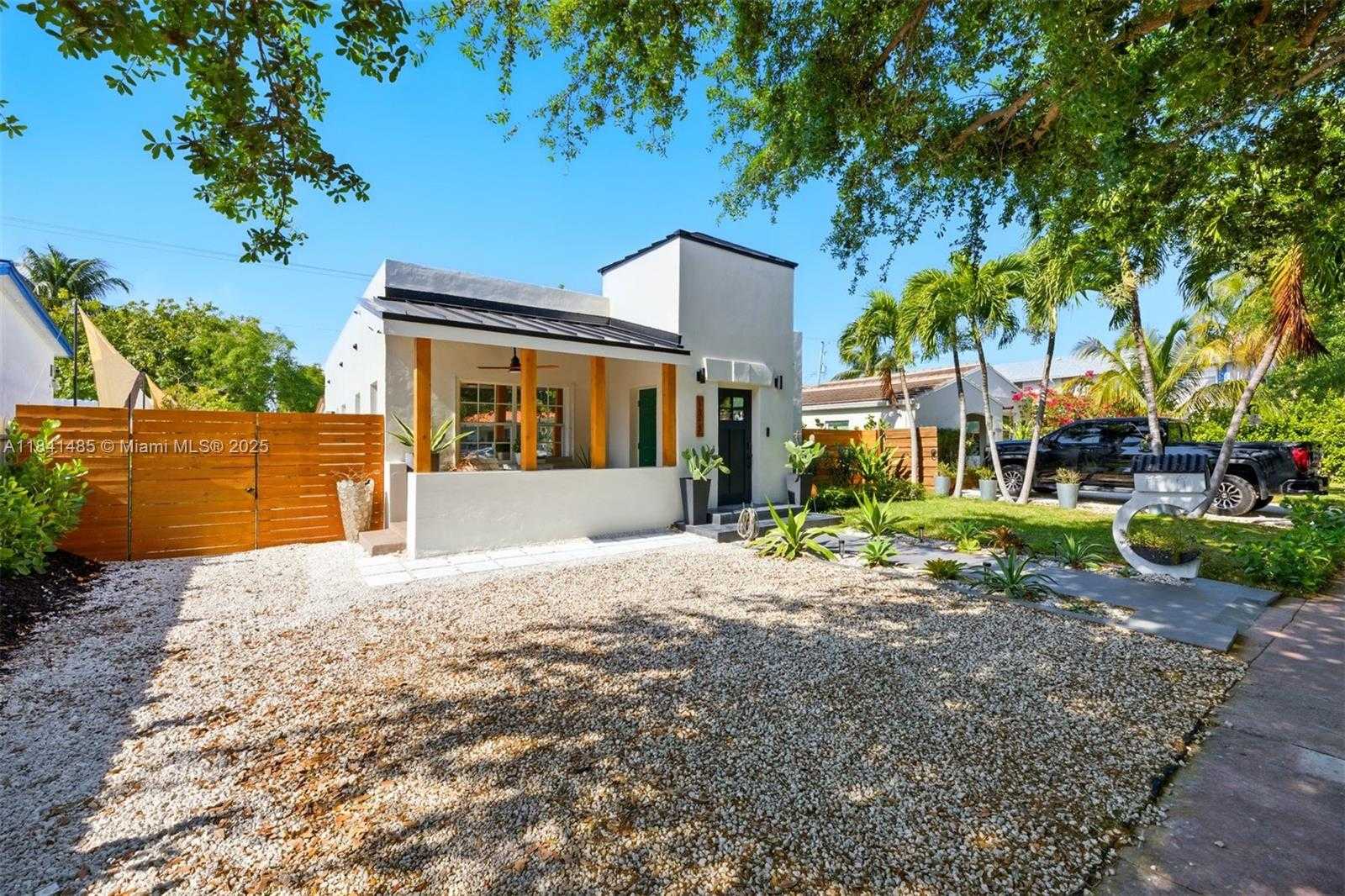 Small Image of 1363 BIARRITZ DR, Miami Beach Number 2