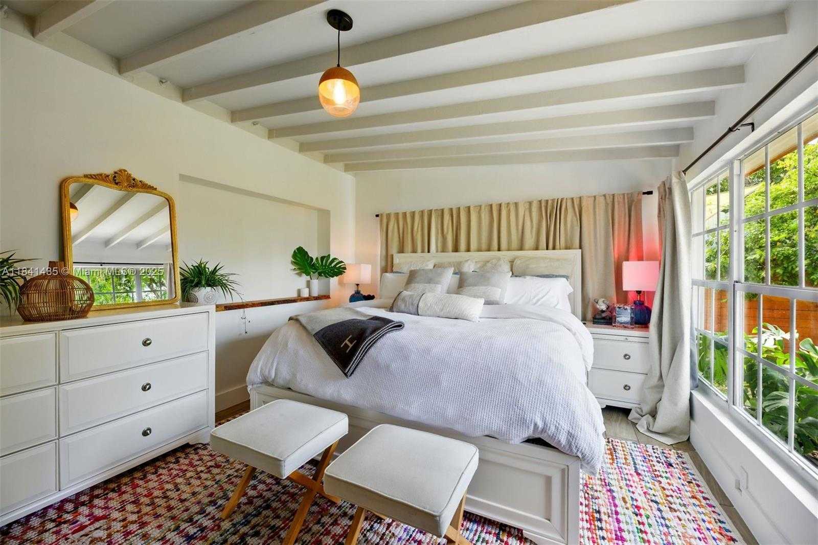 Small Image of 1363 BIARRITZ DR, Miami Beach Number 29