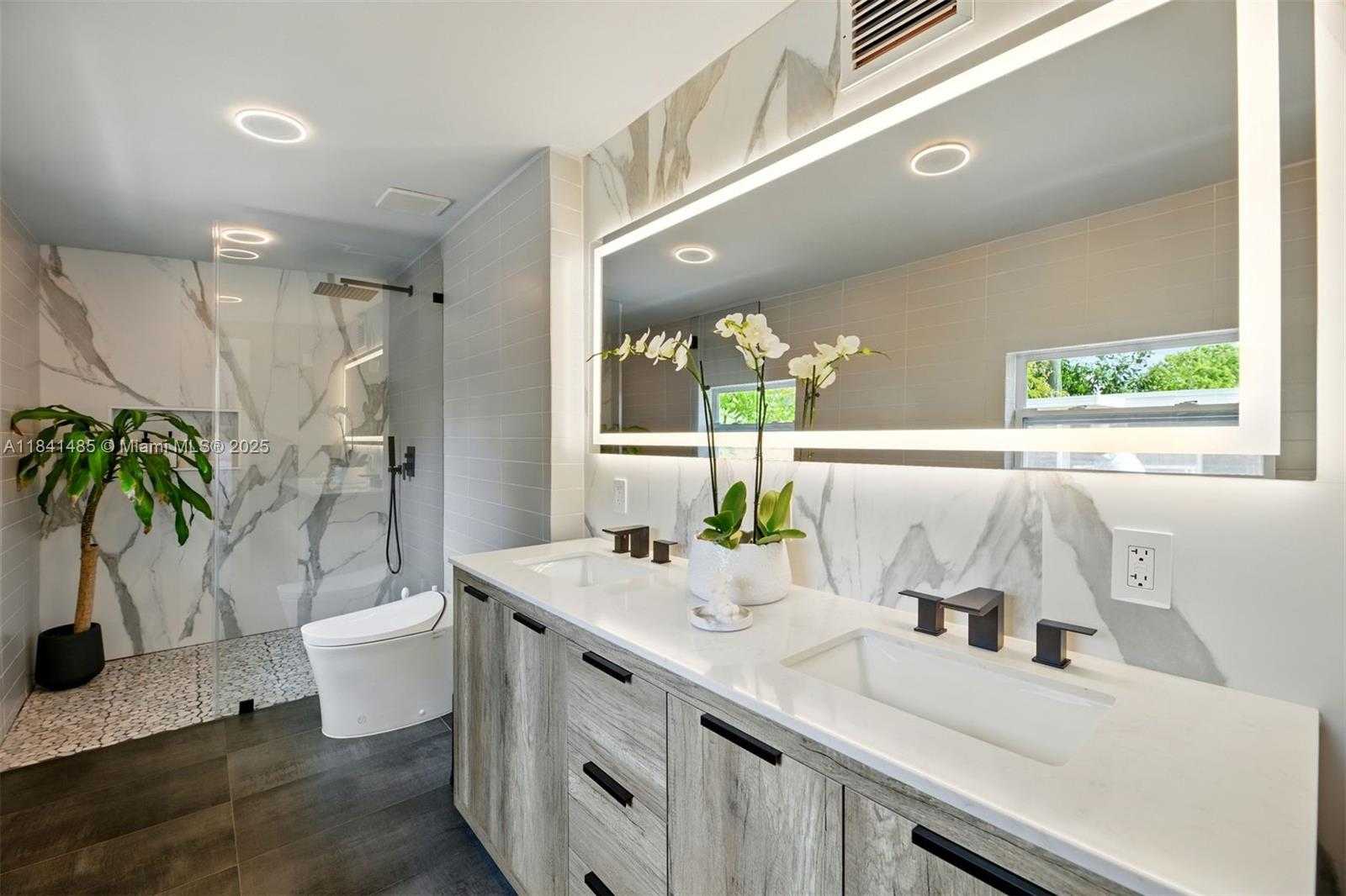Small Image of 1363 BIARRITZ DR, Miami Beach Number 32