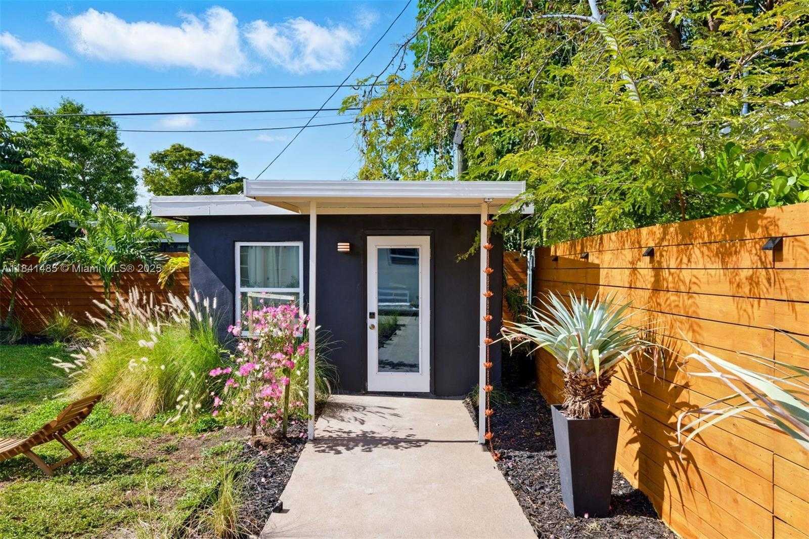 Small Image of 1363 BIARRITZ DR, Miami Beach Number 36