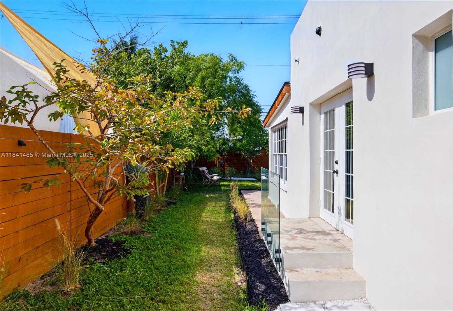 Small Image of 1363 BIARRITZ DR, Miami Beach Number 39