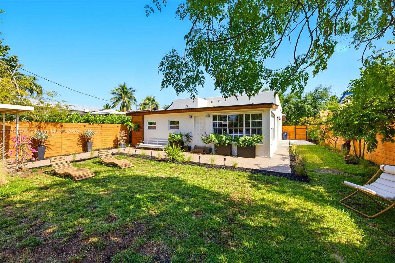 Small Image of 1363 BIARRITZ DR, Miami Beach Number 44