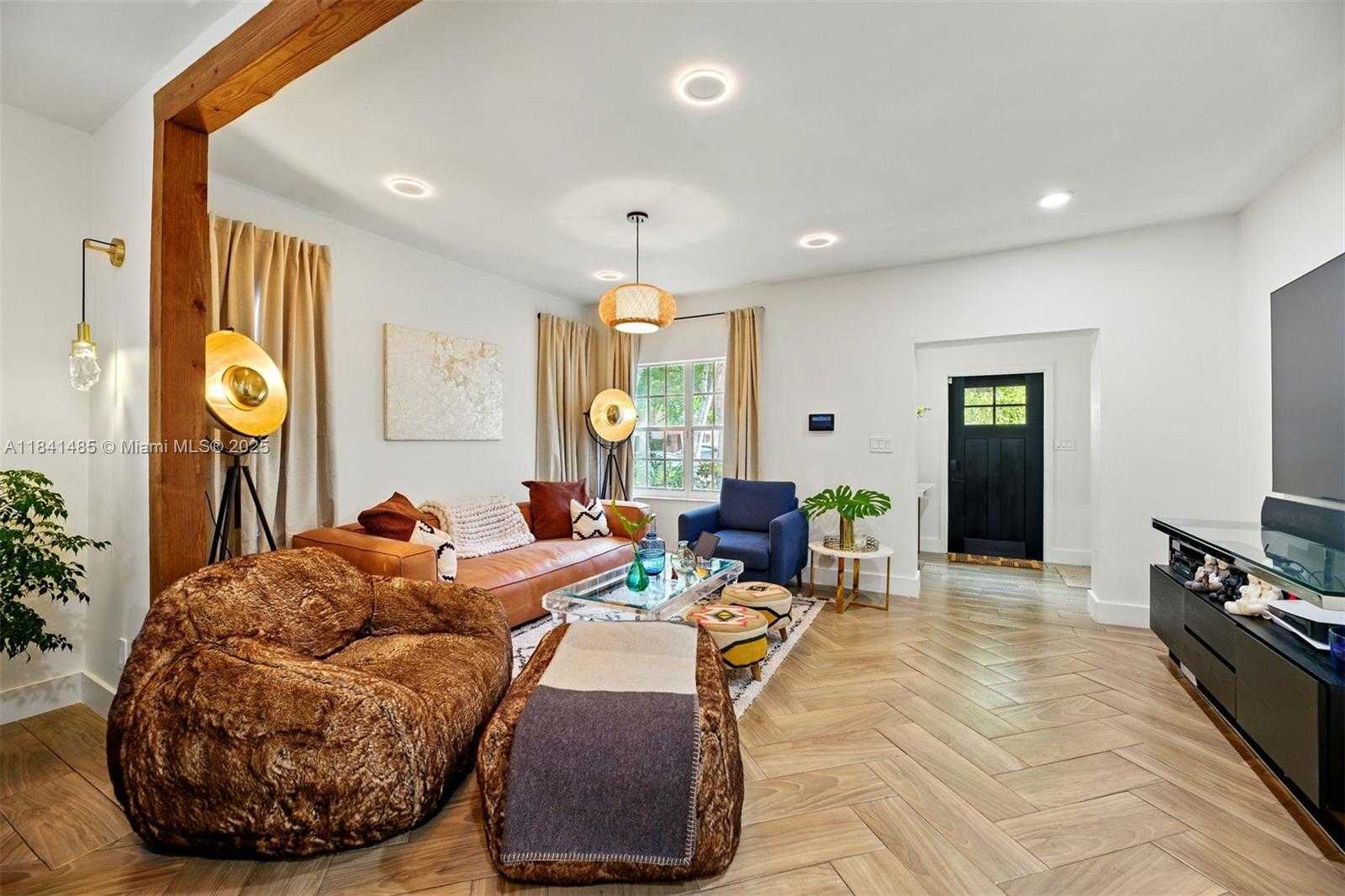 Small Image of 1363 BIARRITZ DR, Miami Beach Number 8