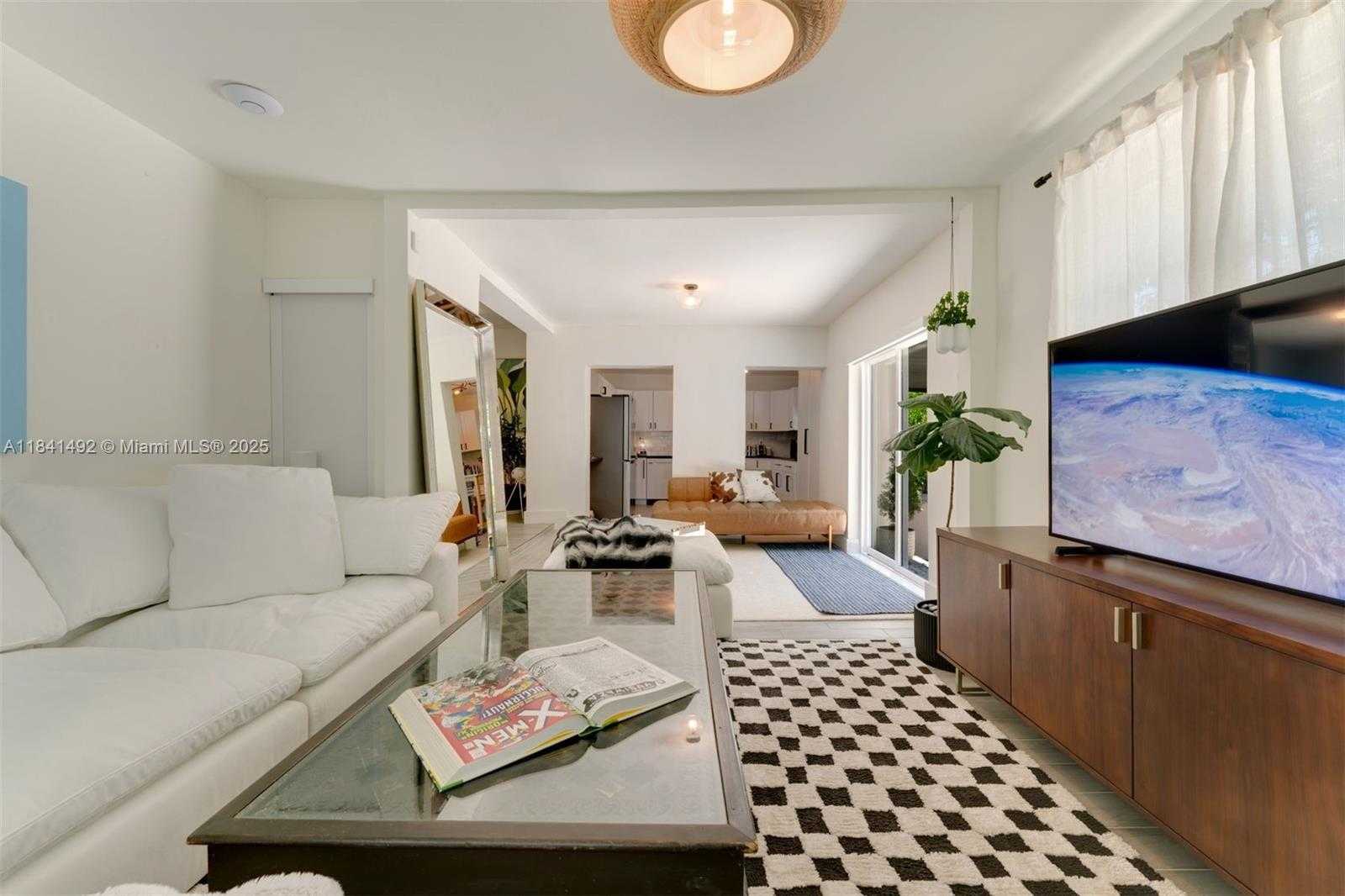 Small Image of 1355 BIARRITZ DR, Miami Beach Number 11