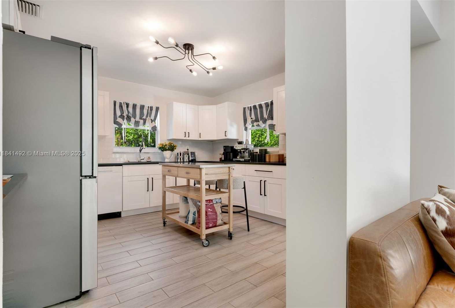Small Image of 1355 BIARRITZ DR, Miami Beach Number 12