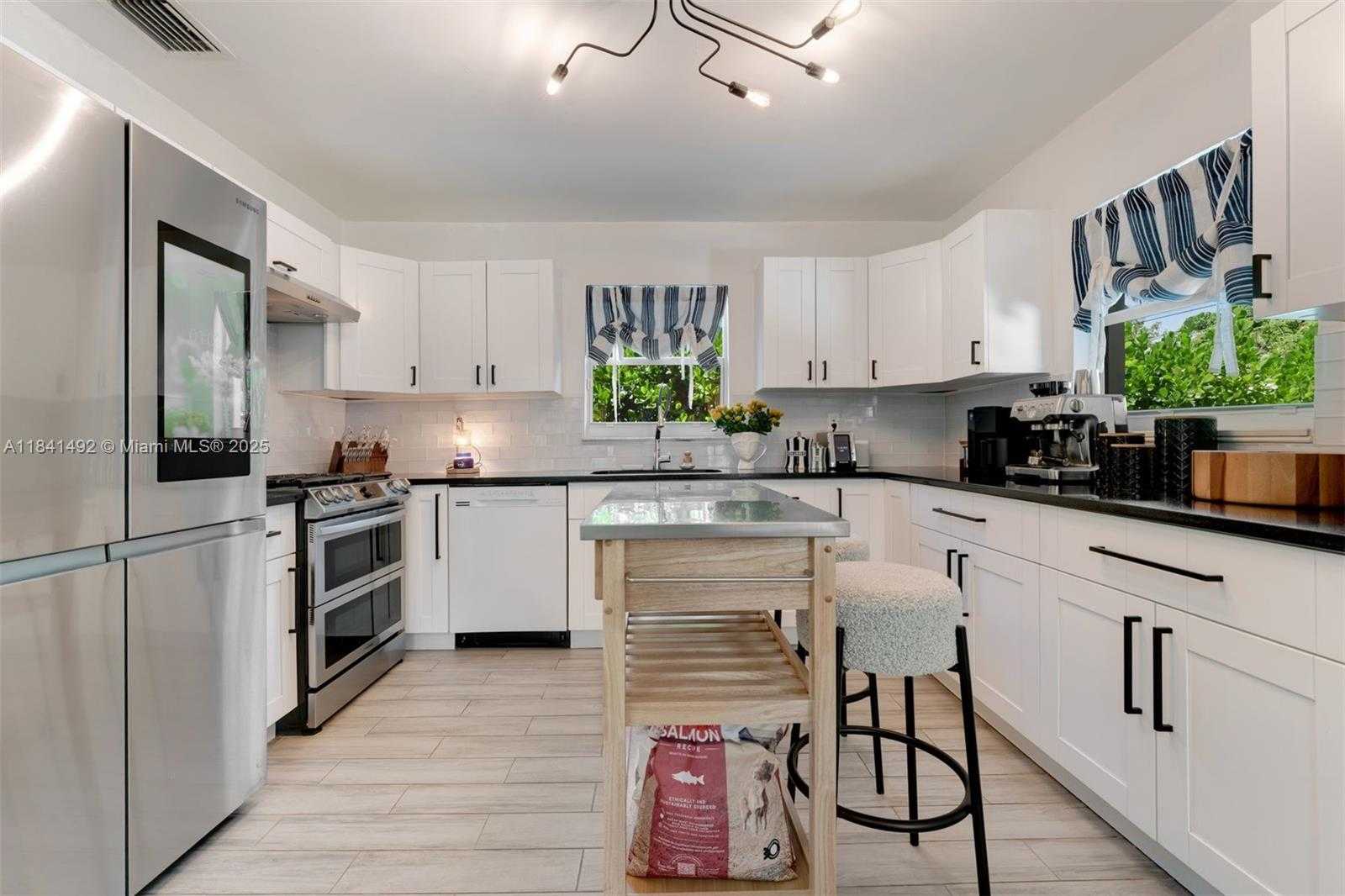 Small Image of 1355 BIARRITZ DR, Miami Beach Number 13