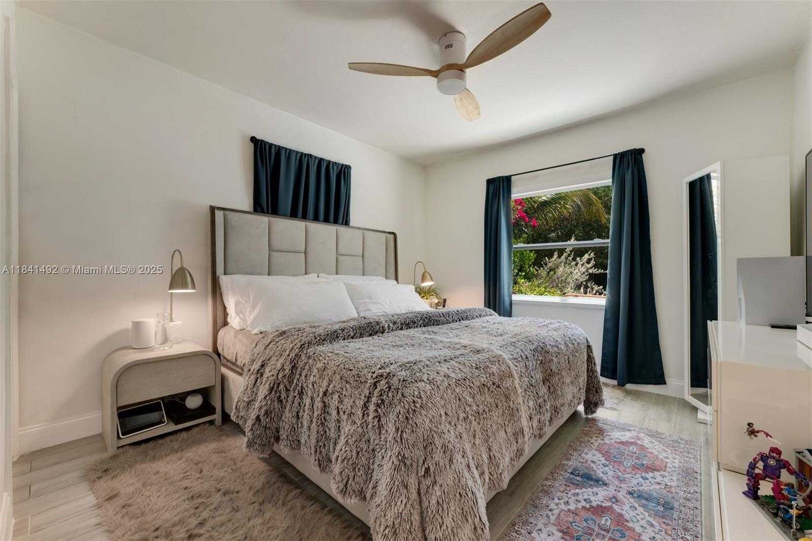 Small Image of 1355 BIARRITZ DR, Miami Beach Number 16