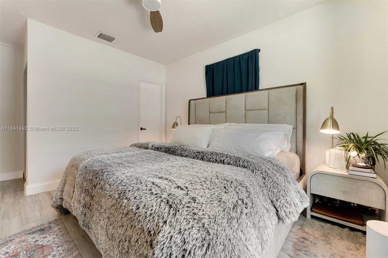Small Image of 1355 BIARRITZ DR, Miami Beach Number 17