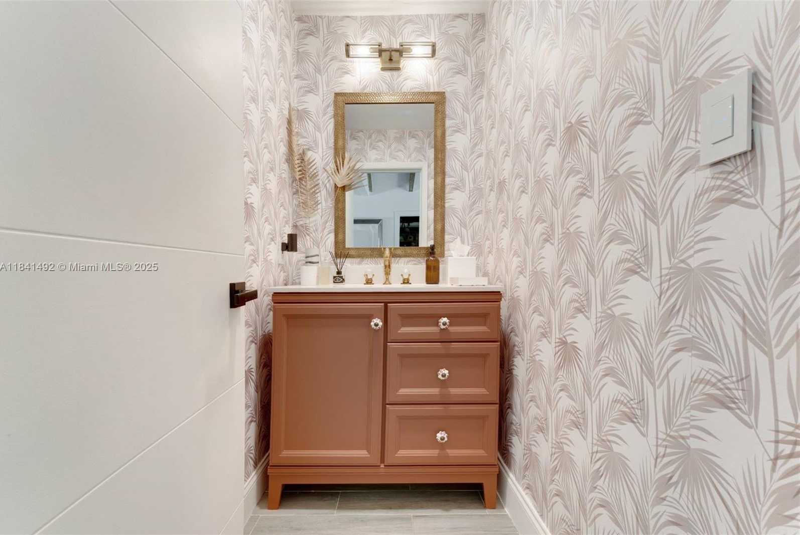 Small Image of 1355 BIARRITZ DR, Miami Beach Number 18