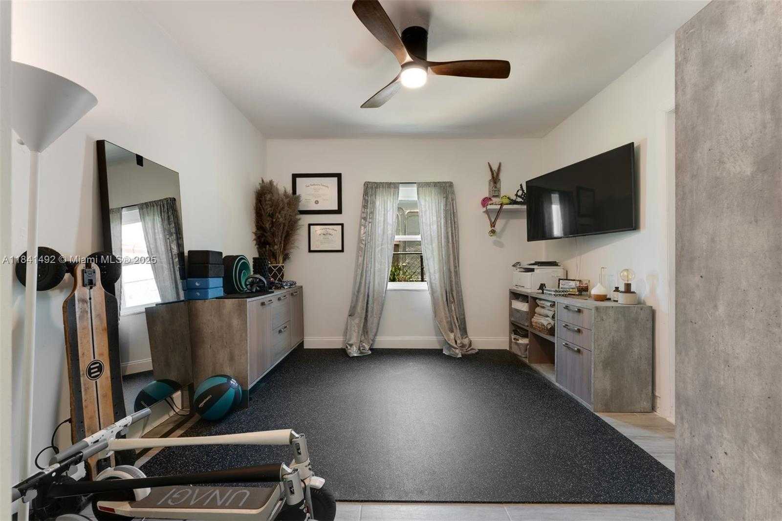 Small Image of 1355 BIARRITZ DR, Miami Beach Number 20