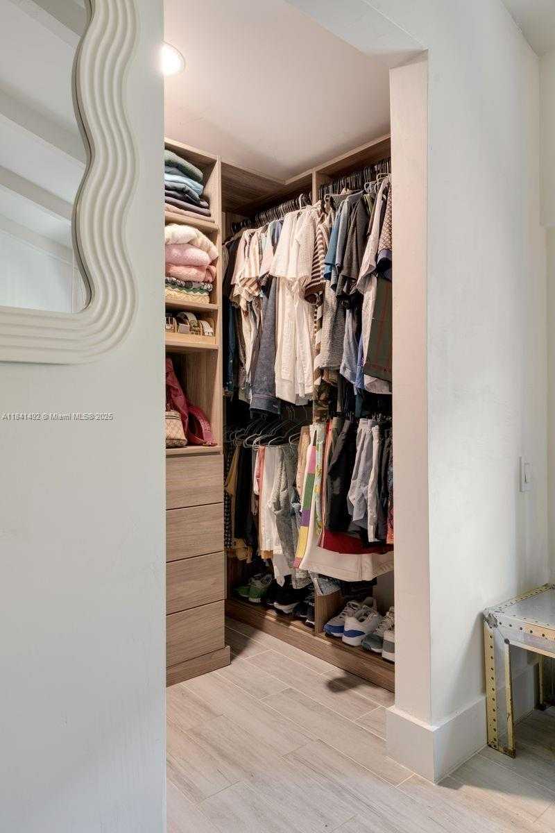 Small Image of 1355 BIARRITZ DR, Miami Beach Number 21