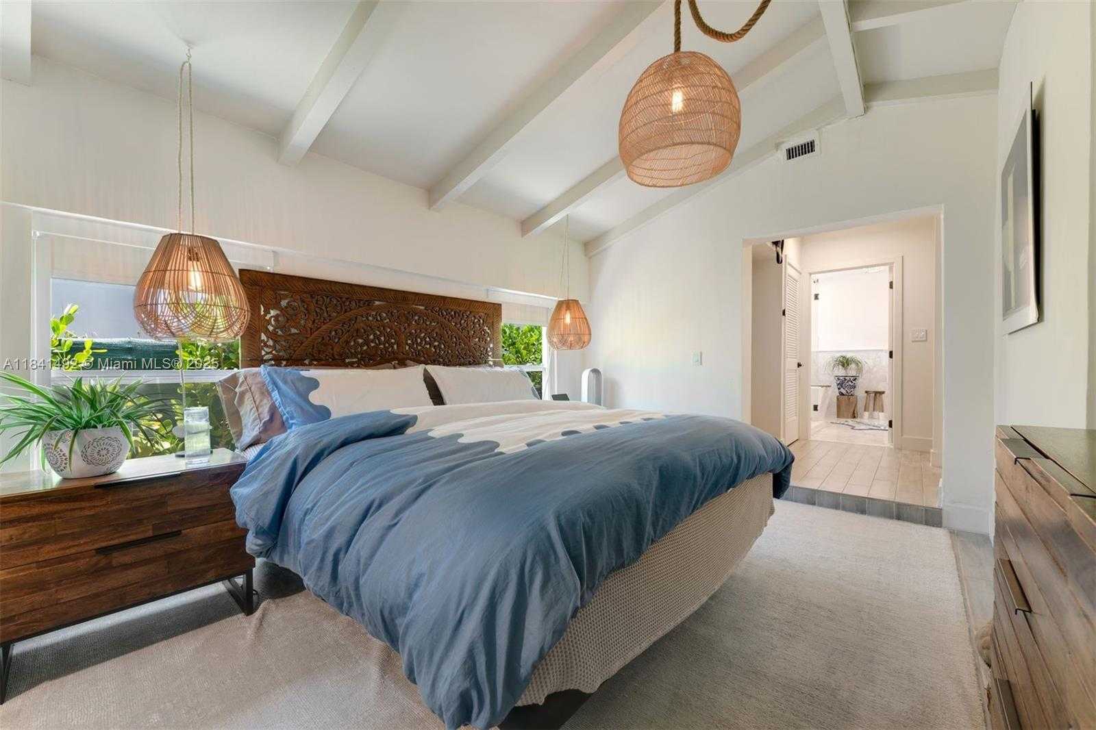 Small Image of 1355 BIARRITZ DR, Miami Beach Number 22