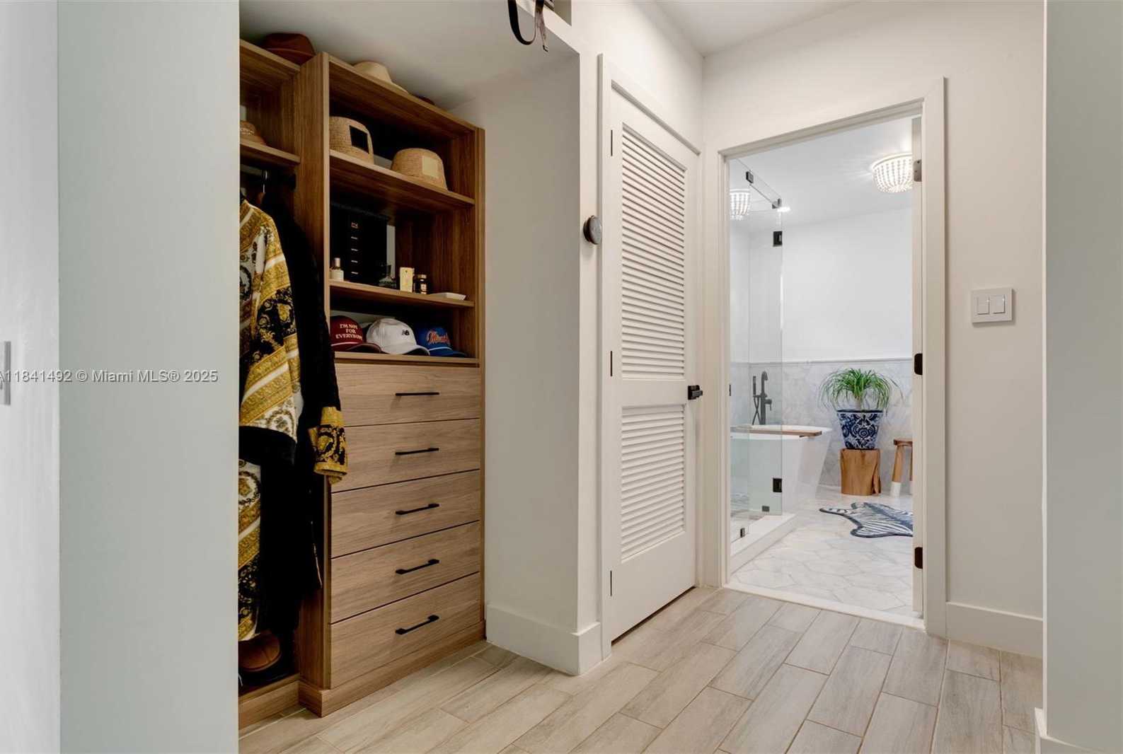 Small Image of 1355 BIARRITZ DR, Miami Beach Number 25