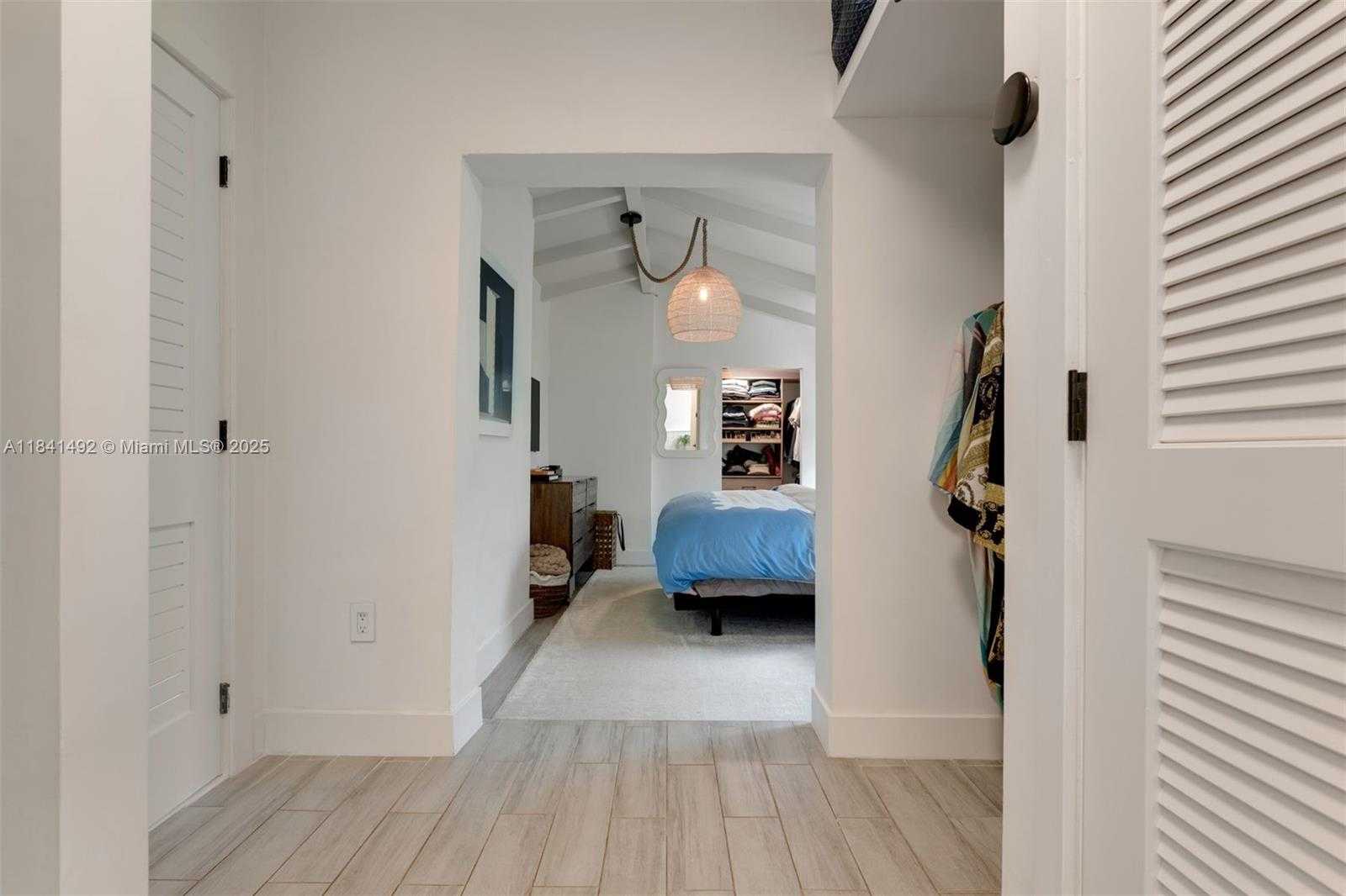 Small Image of 1355 BIARRITZ DR, Miami Beach Number 26