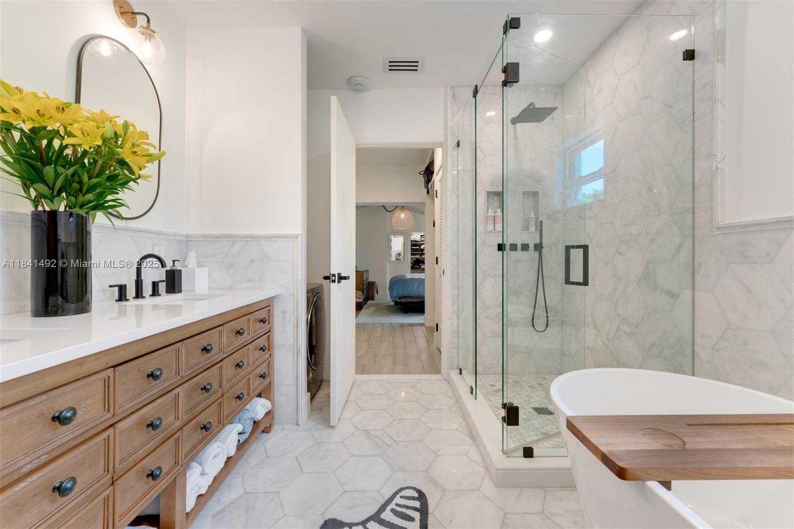 Small Image of 1355 BIARRITZ DR, Miami Beach Number 27